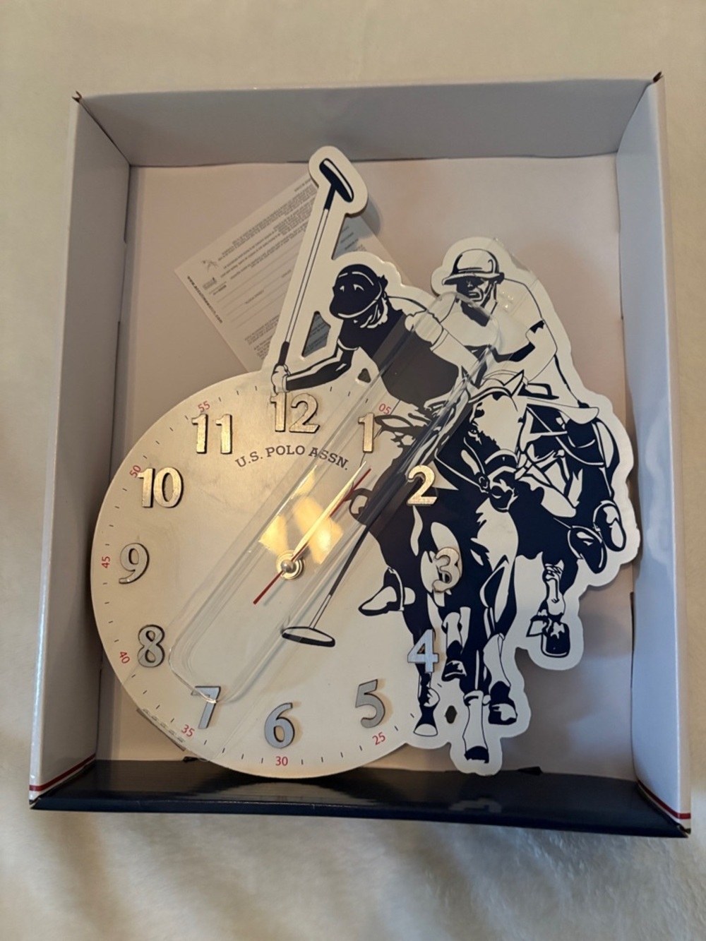 U.S. POLO ASSN. WALL CLOCK BATTERY OPERATED. NEW INBOX.